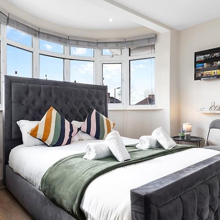 Serviced Ensuite Modern Studio - Sleeps 2 - Near Wembley Stadium - Good Transport Link To Central London - Harrow Ha3 Hatch End Bagian luar foto