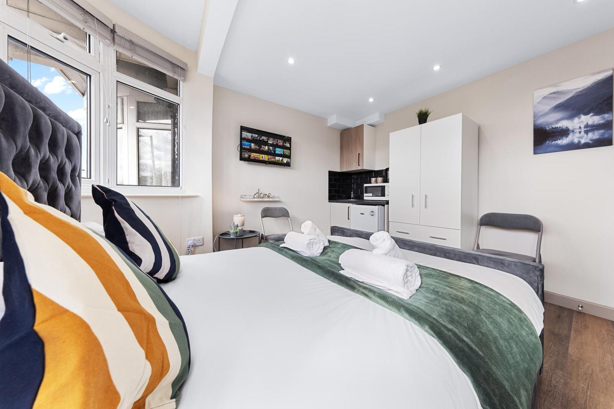 Serviced Ensuite Modern Studio - Sleeps 2 - Near Wembley Stadium - Good Transport Link To Central London - Harrow Ha3 Hatch End Bagian luar foto