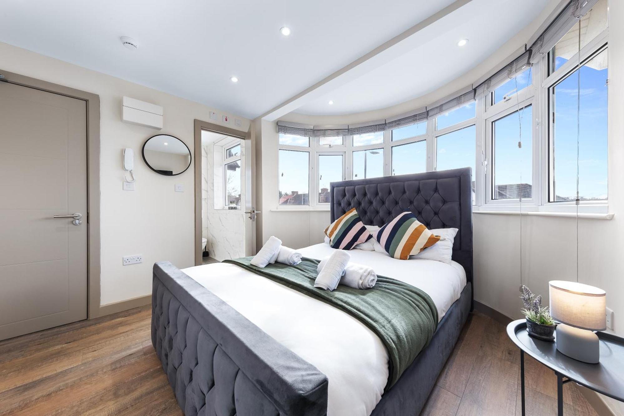 Serviced Ensuite Modern Studio - Sleeps 2 - Near Wembley Stadium - Good Transport Link To Central London - Harrow Ha3 Hatch End Bagian luar foto