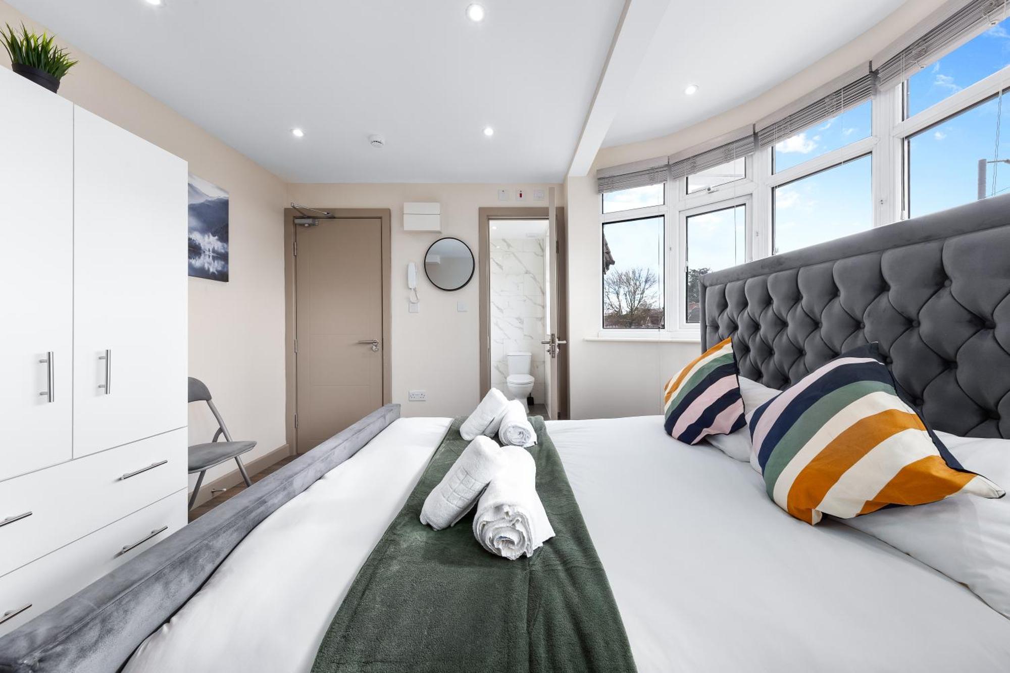 Serviced Ensuite Modern Studio - Sleeps 2 - Near Wembley Stadium - Good Transport Link To Central London - Harrow Ha3 Hatch End Bagian luar foto