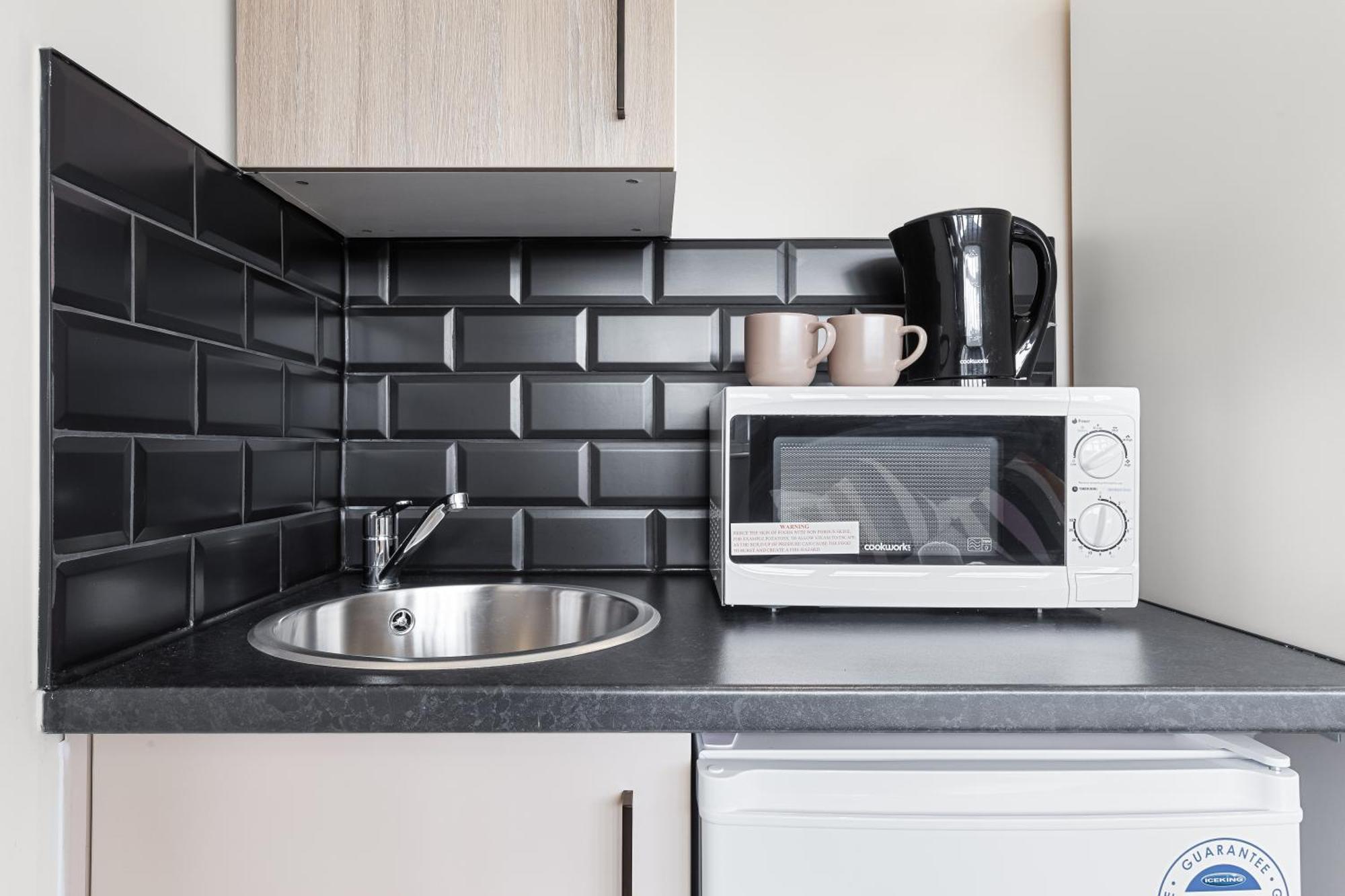 Serviced Ensuite Modern Studio - Sleeps 2 - Near Wembley Stadium - Good Transport Link To Central London - Harrow Ha3 Hatch End Bagian luar foto