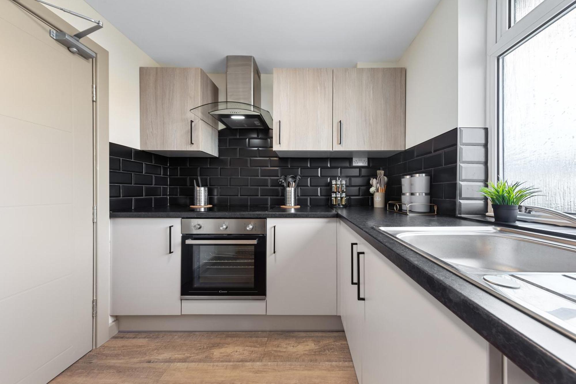 Serviced Ensuite Modern Studio - Sleeps 2 - Near Wembley Stadium - Good Transport Link To Central London - Harrow Ha3 Hatch End Bagian luar foto